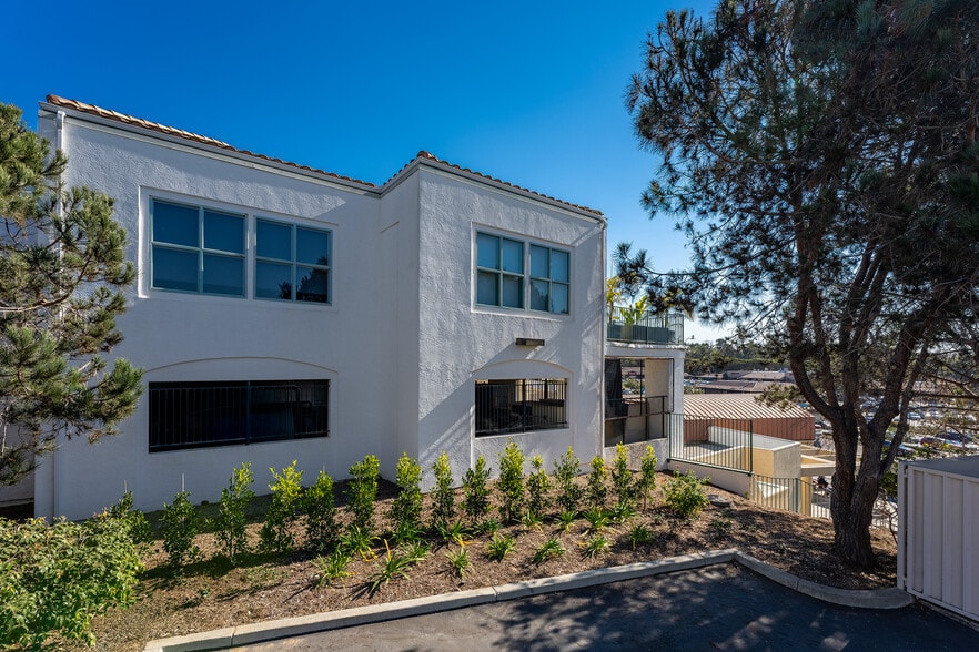 362-374 Encinitas Blvd, Encinitas, CA for lease - Building Photo - Image 3 of 9