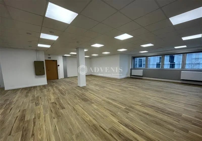 Office in Tremblay-en-France for lease - Interior Photo - Image 2 of 7