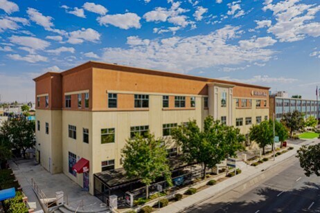 900 Truxtun Ave, Bakersfield, CA à louer - Photo du bâtiment - Image 2 de 5