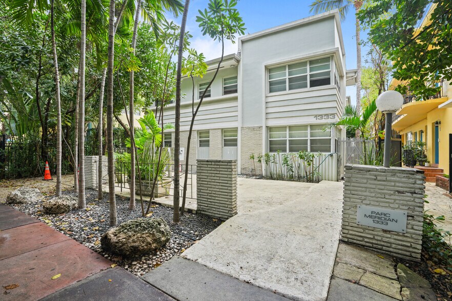 1333 Meridian Ave, Miami Beach, FL à vendre - Photo du bâtiment - Image 2 de 25