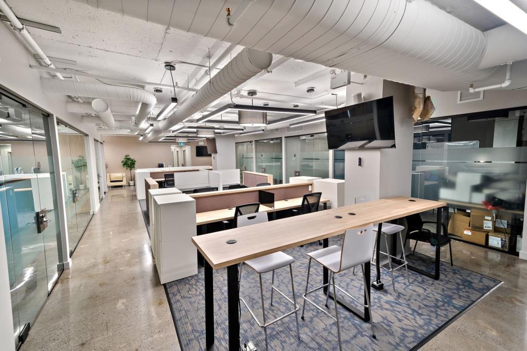 4950 Ch Queen-Mary, Montréal, QC for lease Interior Photo- Image 1 of 9