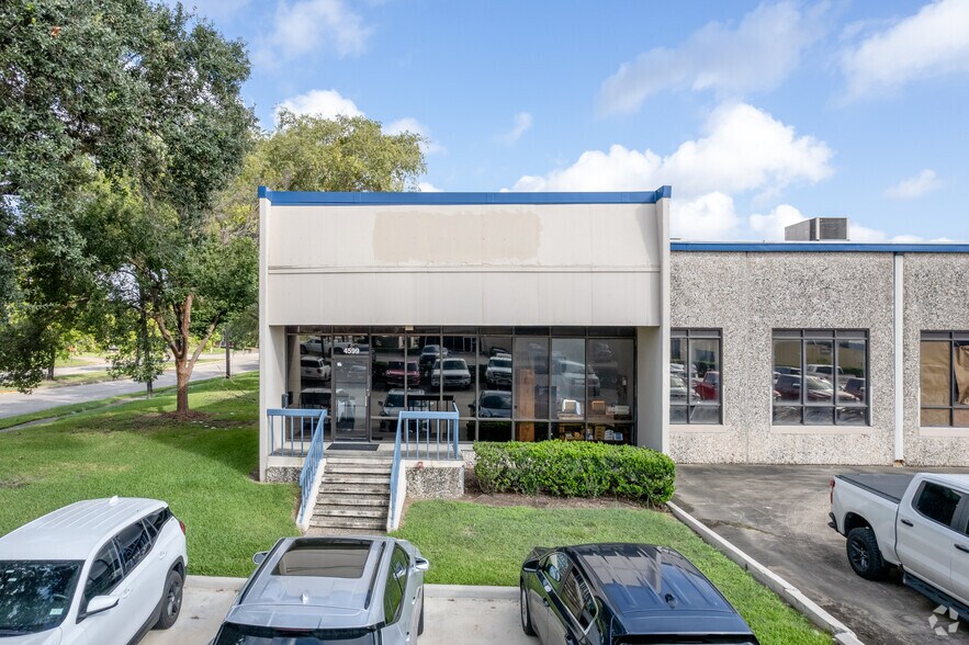 4551-4599 S Wayside Dr, Houston, TX à louer - Photo du bâtiment - Image 3 de 6