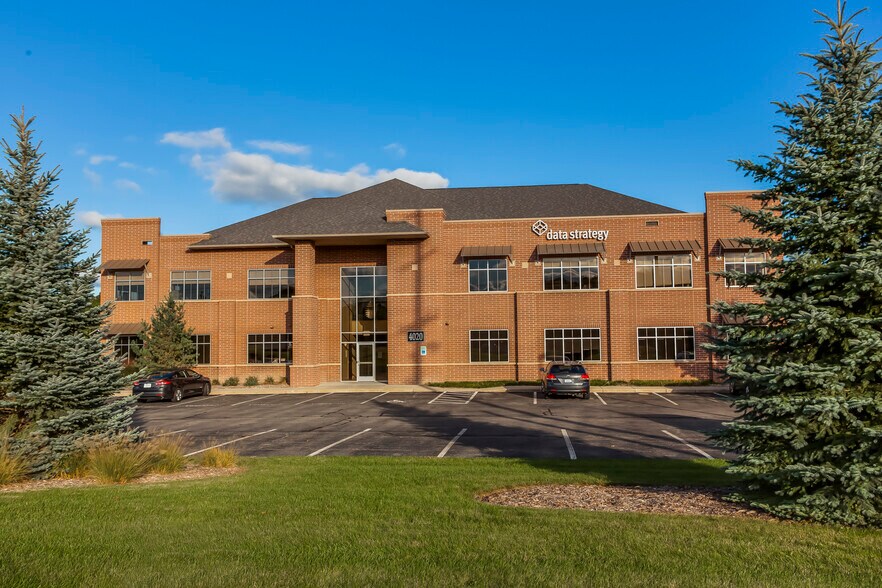 4020 E Beltline Ave NE, Grand Rapids, MI à vendre - Photo du bâtiment - Image 2 de 4