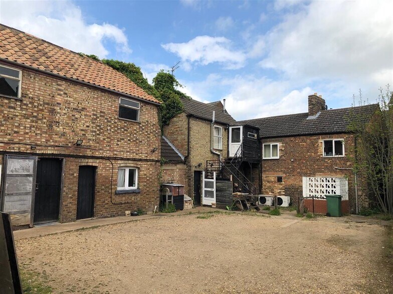11-13 High Causeway, Whittlesey à vendre - Photo du bâtiment - Image 3 de 5