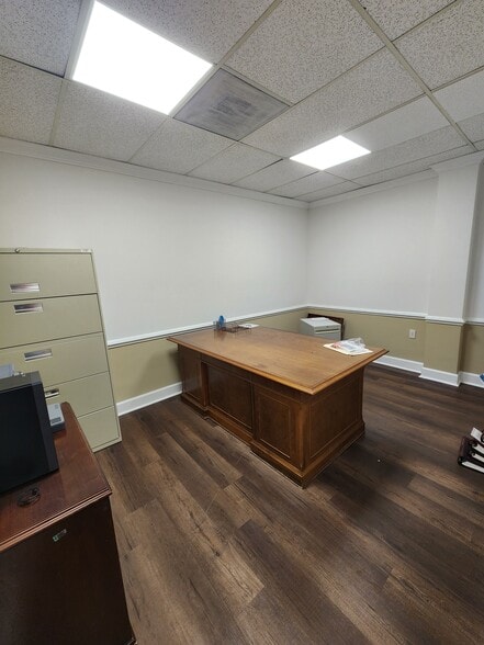 17 W Jefferson St, Rockville, MD for lease - Building Photo - Image 2 of 16