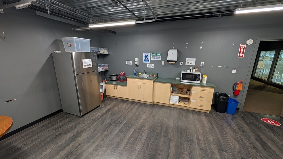 91 Lowson Cres, Winnipeg, MB à louer - Photo du bâtiment - Image 3 de 7