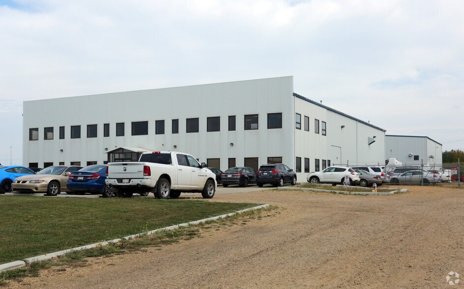 7211 8th St, Edmonton, AB à vendre - Photo du bâtiment - Image 2 de 4