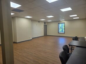 426 Lexington Rd, Versailles, KY for lease Interior Photo- Image 2 of 3