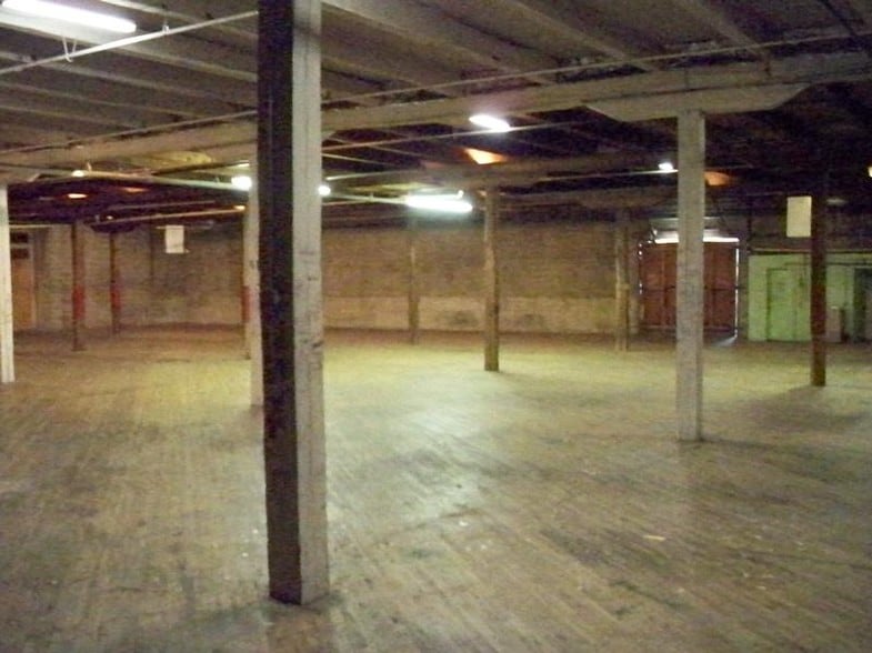 242 Franklin St, Martinsville, VA for lease - Interior Photo - Image 2 of 4
