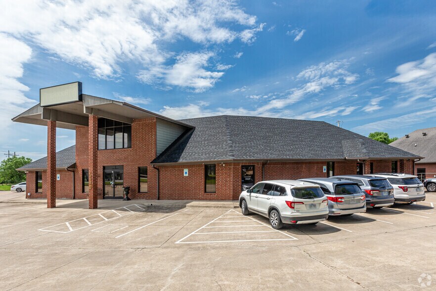 1333 Arapaho Ave, Springdale, AR à louer - Photo du bâtiment - Image 2 de 6
