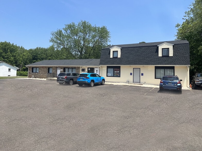 760 Woodbourne Rd, Langhorne, PA for lease - Building Photo - Image 1 of 6