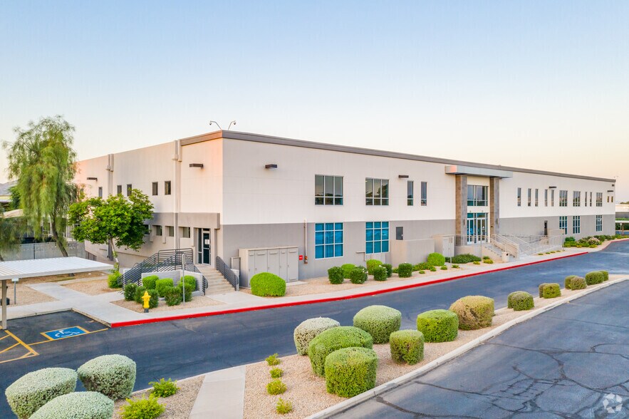 3925 E Broadway Rd, Phoenix, AZ à louer - Photo du bâtiment - Image 3 de 11