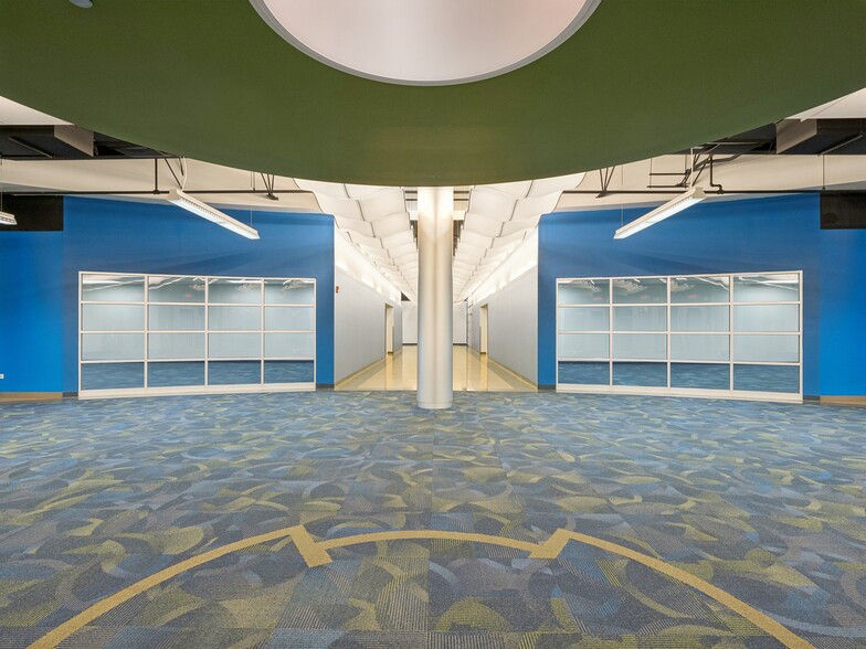 1507-1551 S Waukegan Rd, Waukegan, IL for sale - Interior Photo - Image 3 of 9