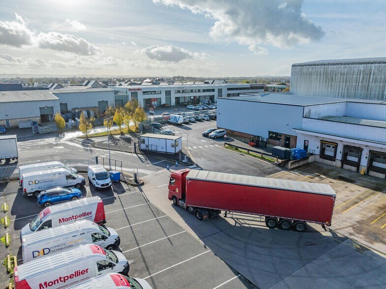 Northway Ln, Tewkesbury à louer - Photo du bâtiment - Image 3 de 6