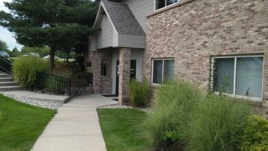 2526 Woodmeadow Dr SE, Grand Rapids, MI à louer Photo intérieure- Image 2 de 4