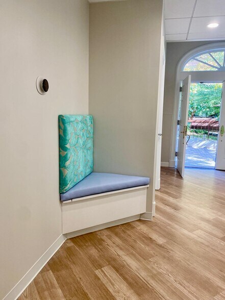 4600 N Park Ave, Chevy Chase, MD à louer - Photo du bâtiment - Image 3 de 13