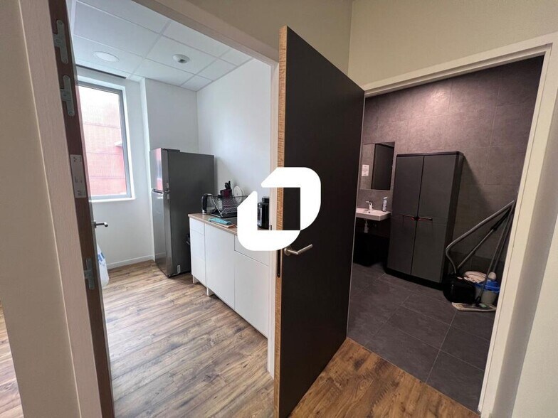 Office in Bussy-Saint-Georges for lease - Interior Photo - Image 3 of 6