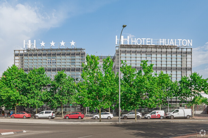 Calle de Huelva, 16, Alcobendas, Madrid for sale - Primary Photo - Image 1 of 3