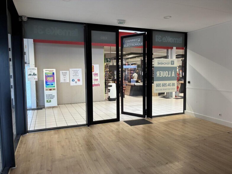 Office in Toulouse for lease - Lobby - Image 2 of 4