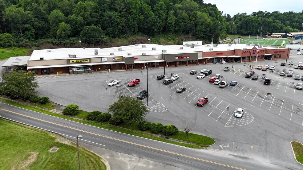 568 E Main St, Independence, VA à louer - Photo du bâtiment - Image 2 de 18