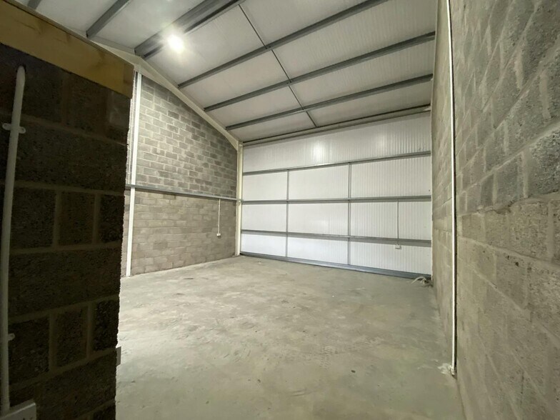 15 Whitehouse Rd, Stirling à louer - Photo du bâtiment - Image 3 de 7