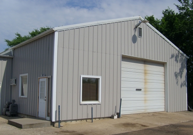 2812 Memorial Hwy, Mandan, ND for sale - Building Photo - Image 1 of 1