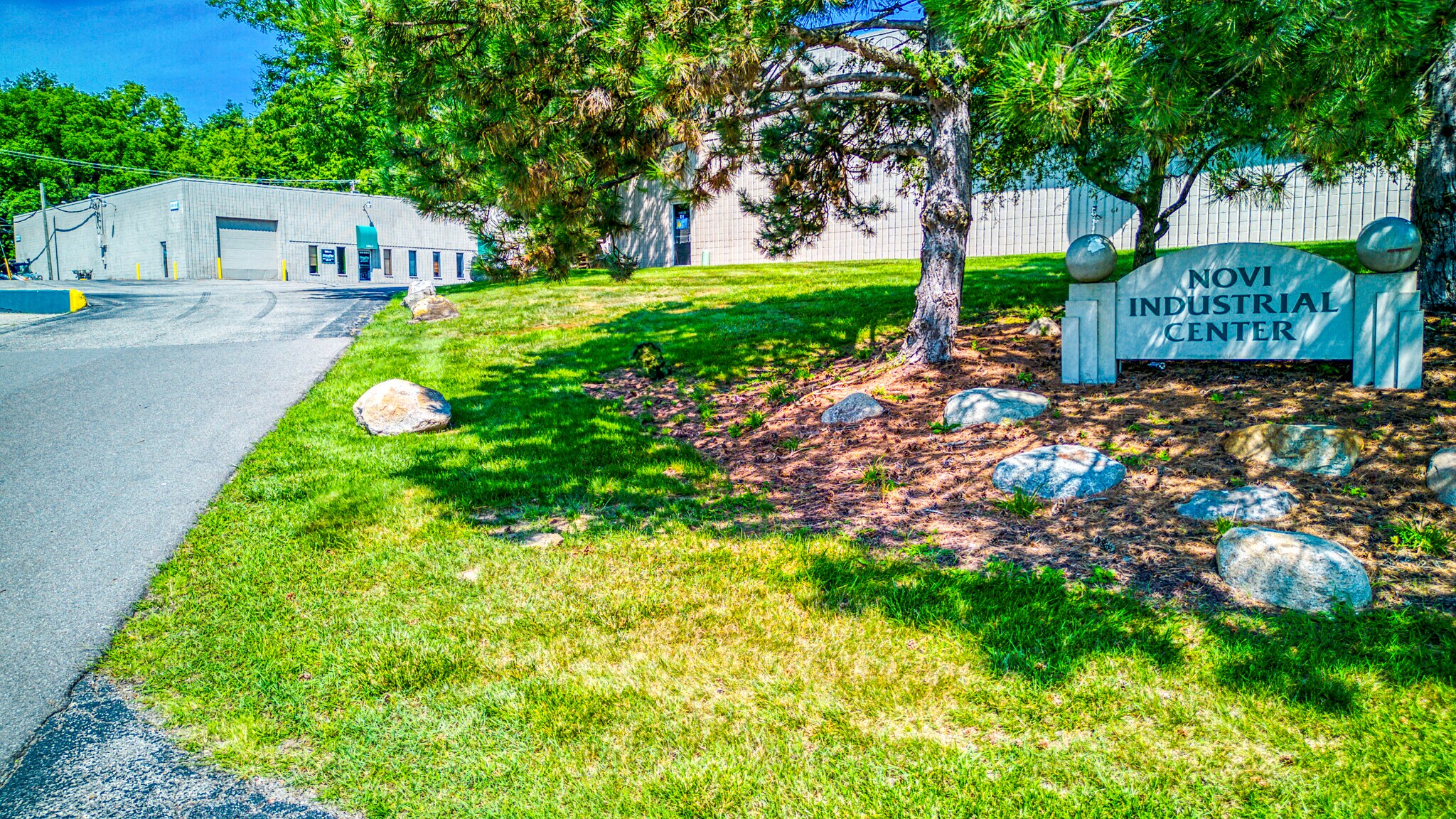 22783-22823 Heslip Dr, Novi, MI à louer Photo principale- Image 1 de 6