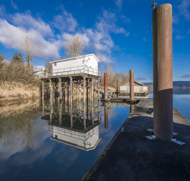 Plus de détails pour 27222 Lougheed Hwy, Maple Ridge, BC - Industriel à vendre