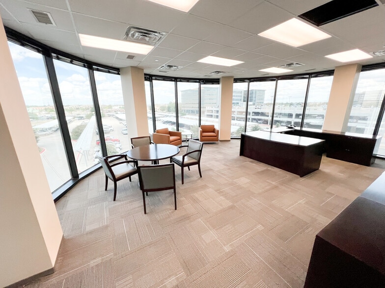 303 Veterans Airpark Ln, Midland, TX for lease - Building Photo - Image 3 of 83