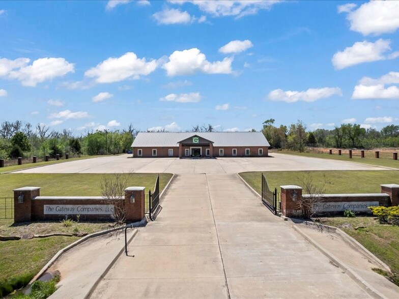 42005 Moccasin Trl, Shawnee, OK for sale - Building Photo - Image 2 of 35