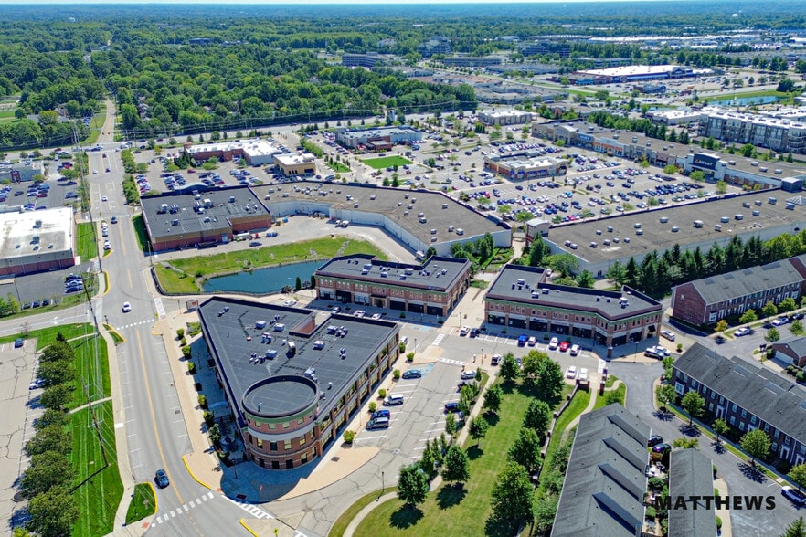 Deerfield Village Square portfolio of 3 properties for sale on LoopNet.ca - Building Photo - Image 1 of 5