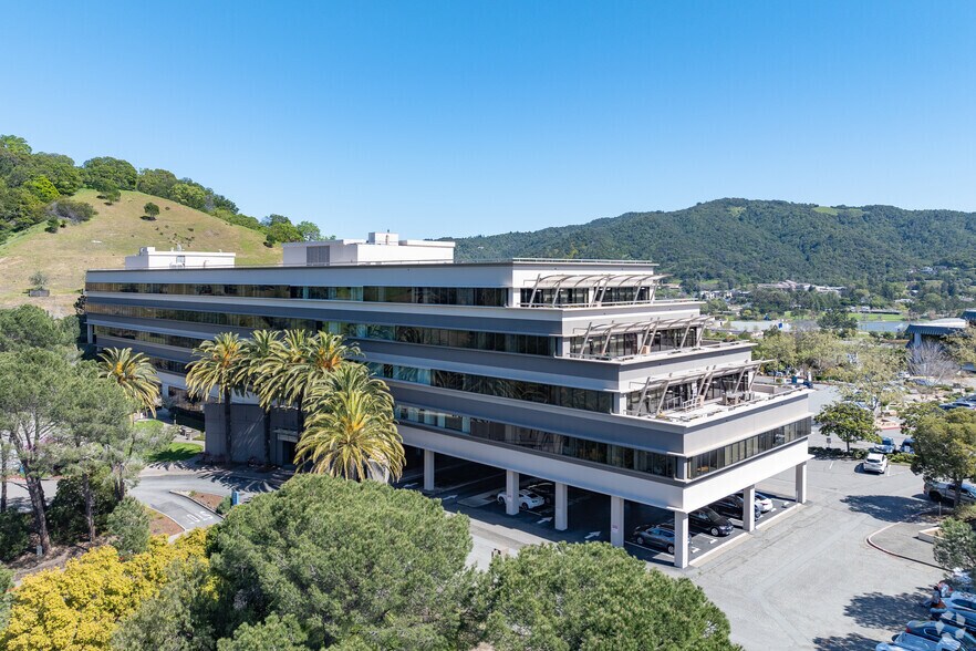 4040 Civic Center Dr, San Rafael, CA à louer - Photo du bâtiment - Image 1 de 11