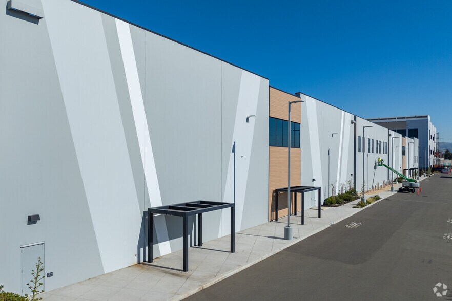 25500 Clawiter Rd, Hayward, CA à louer - Photo du bâtiment - Image 2 de 13