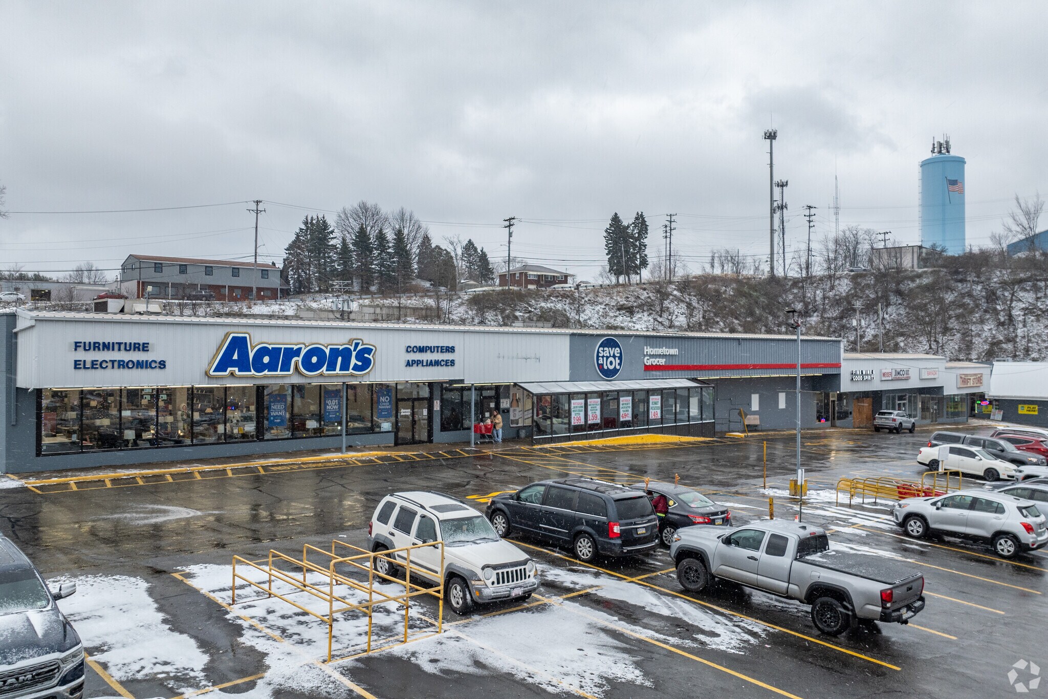 355 Lincoln Hwy, North Versailles, PA à louer Photo du bâtiment- Image 1 de 5