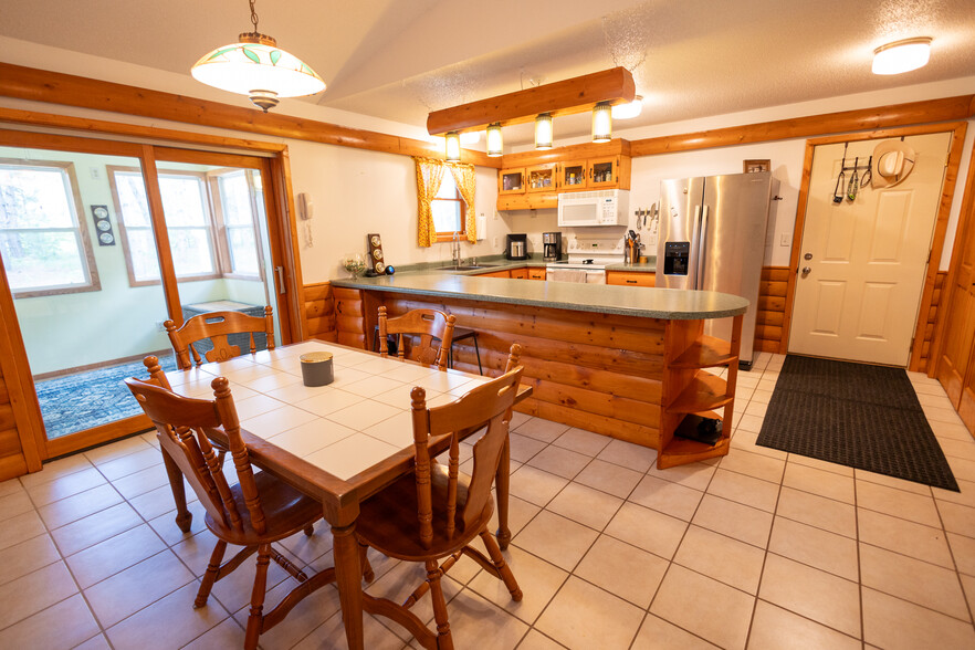 995 22nd St, Chetek, WI for sale - Interior Photo - Image 3 of 9