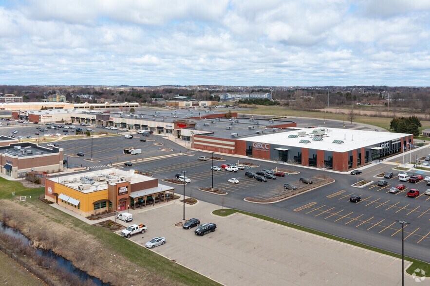 12331-12343 James St, Holland, MI à louer - Photo principale - Image 1 de 4