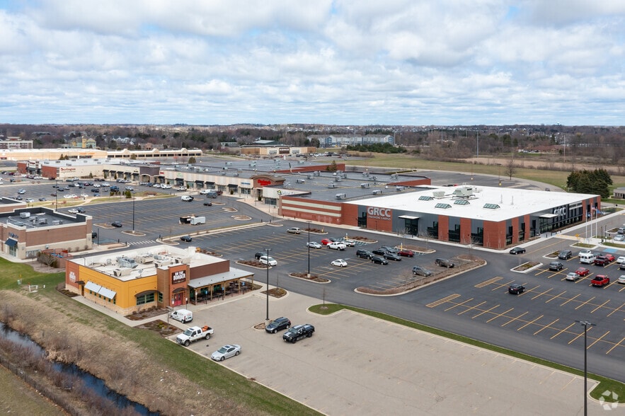 12331-12343 James St, Holland, MI for lease - Primary Photo - Image 1 of 4