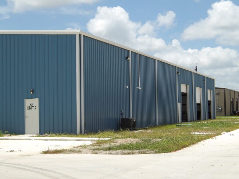 1745 Laguna Circle, Harlingen, TX à louer - Photo du bâtiment - Image 3 de 23