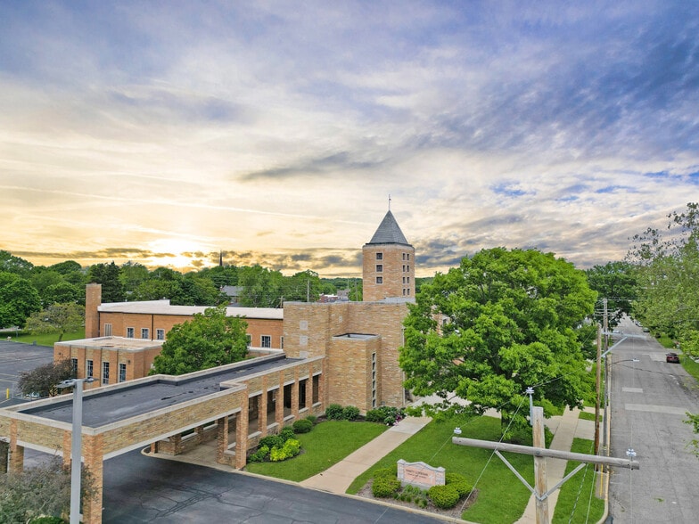 801 S Madison St, Bloomington, IL à vendre - Photo du bâtiment - Image 2 de 34