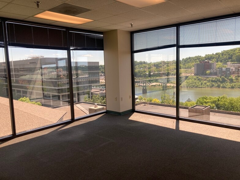 550 W Main St, Knoxville, TN for lease - Building Photo - Image 2 of 4