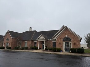 821 Kentwood Dr, Youngstown, OH à louer Photo intérieure- Image 1 de 10