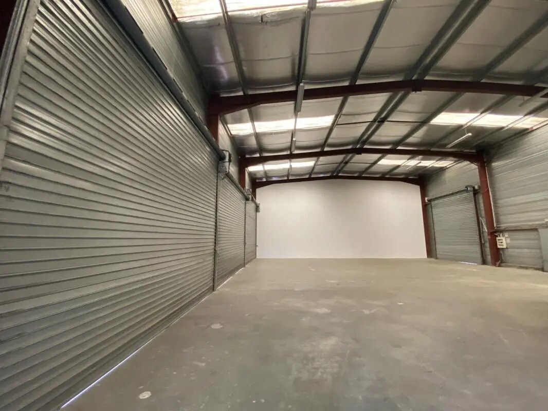 Office in Bègles for lease Interior Photo- Image 1 of 7