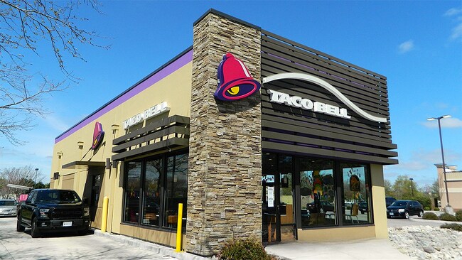 Plus de détails pour W249N6498 State Road 164, Sussex, WI - Commerce de détail à vendre