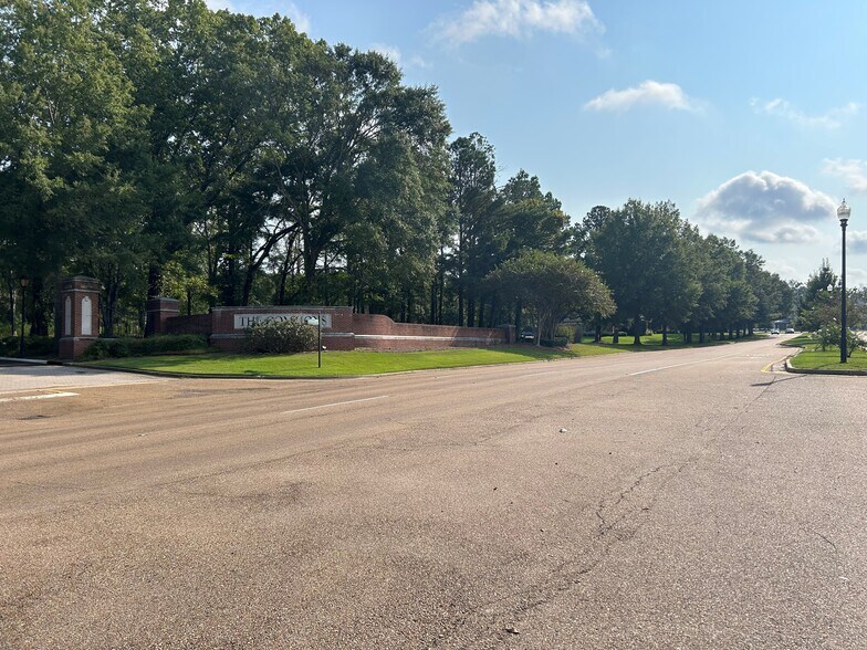 Warwick Pl, Ridgeland, MS à vendre - Photo du bâtiment - Image 2 de 4