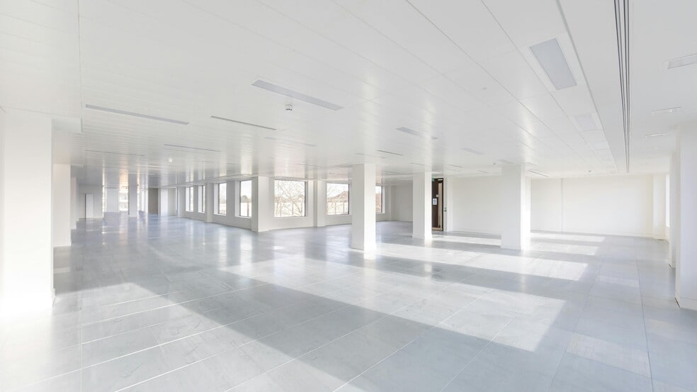 20 Kingston Rd, Staines for lease - Building Photo - Image 3 of 11