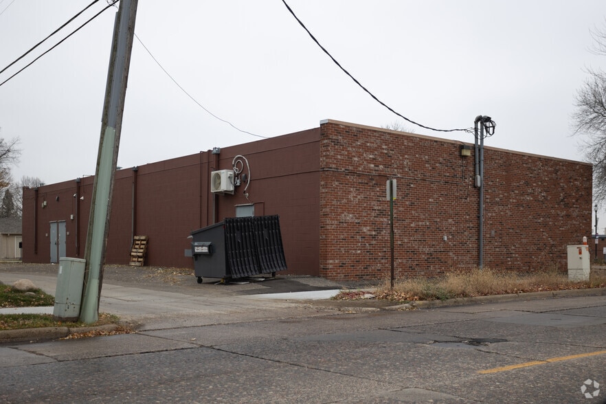 1615-1619 Mainstreet, Hopkins, MN à louer - Photo du bâtiment - Image 2 de 2