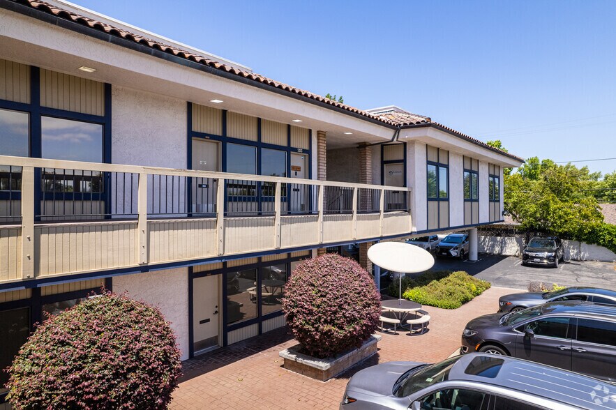 197 E Hamilton Ave, Campbell, CA à louer - Photo du bâtiment - Image 2 de 7