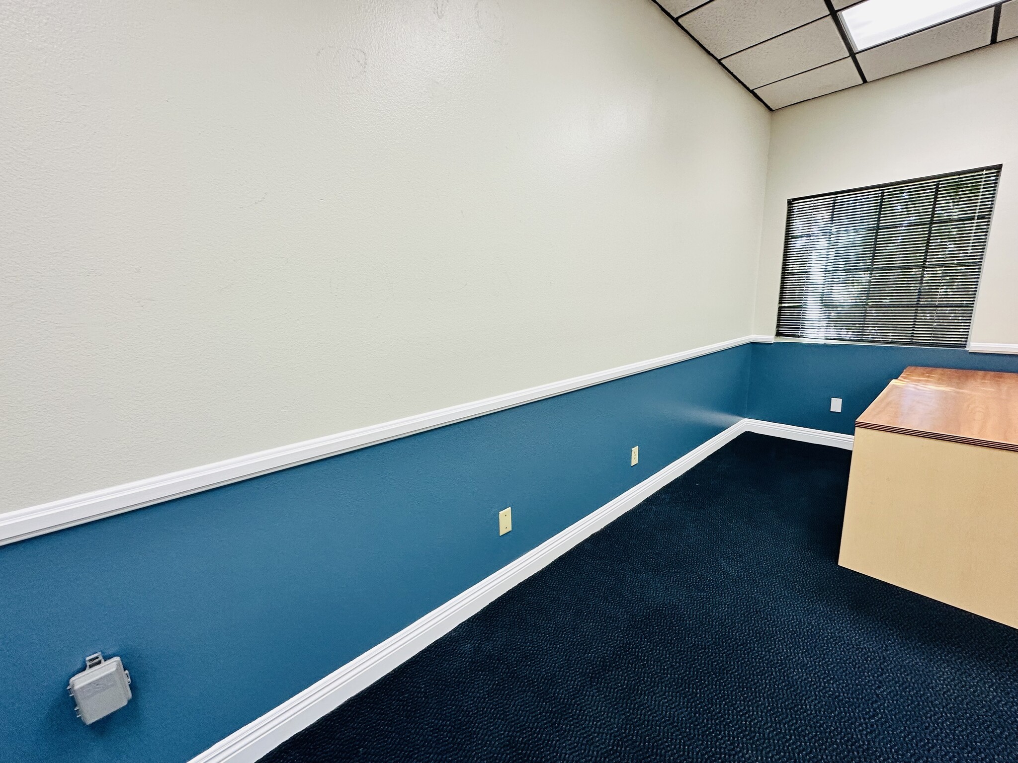 370 W Grand Blvd, Corona, CA for sale Interior Photo- Image 1 of 5