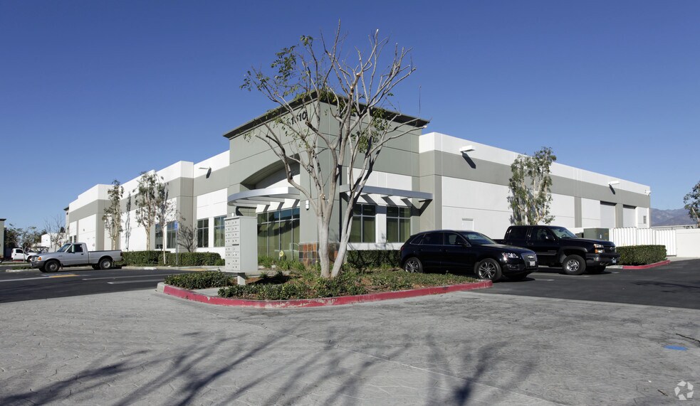 1610 S Grove Ave, Ontario, CA à louer - Photo principale - Image 1 de 23