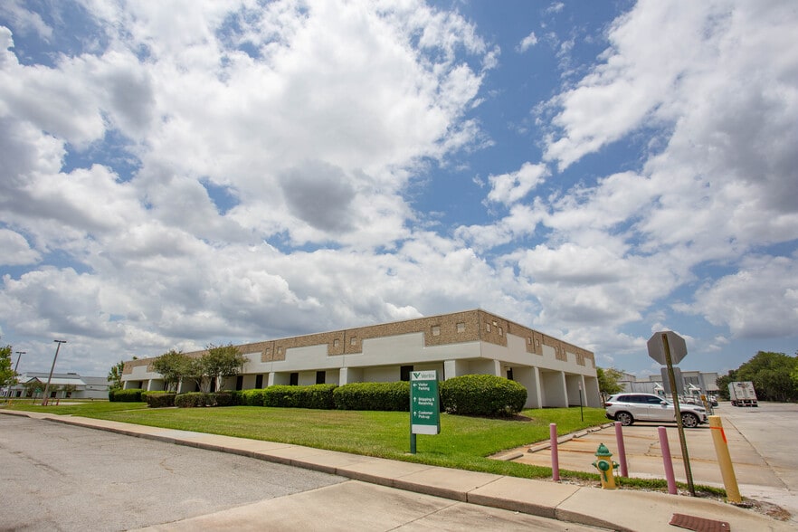 3200 Mercy Dr, Orlando, FL for lease - Building Photo - Image 2 of 4